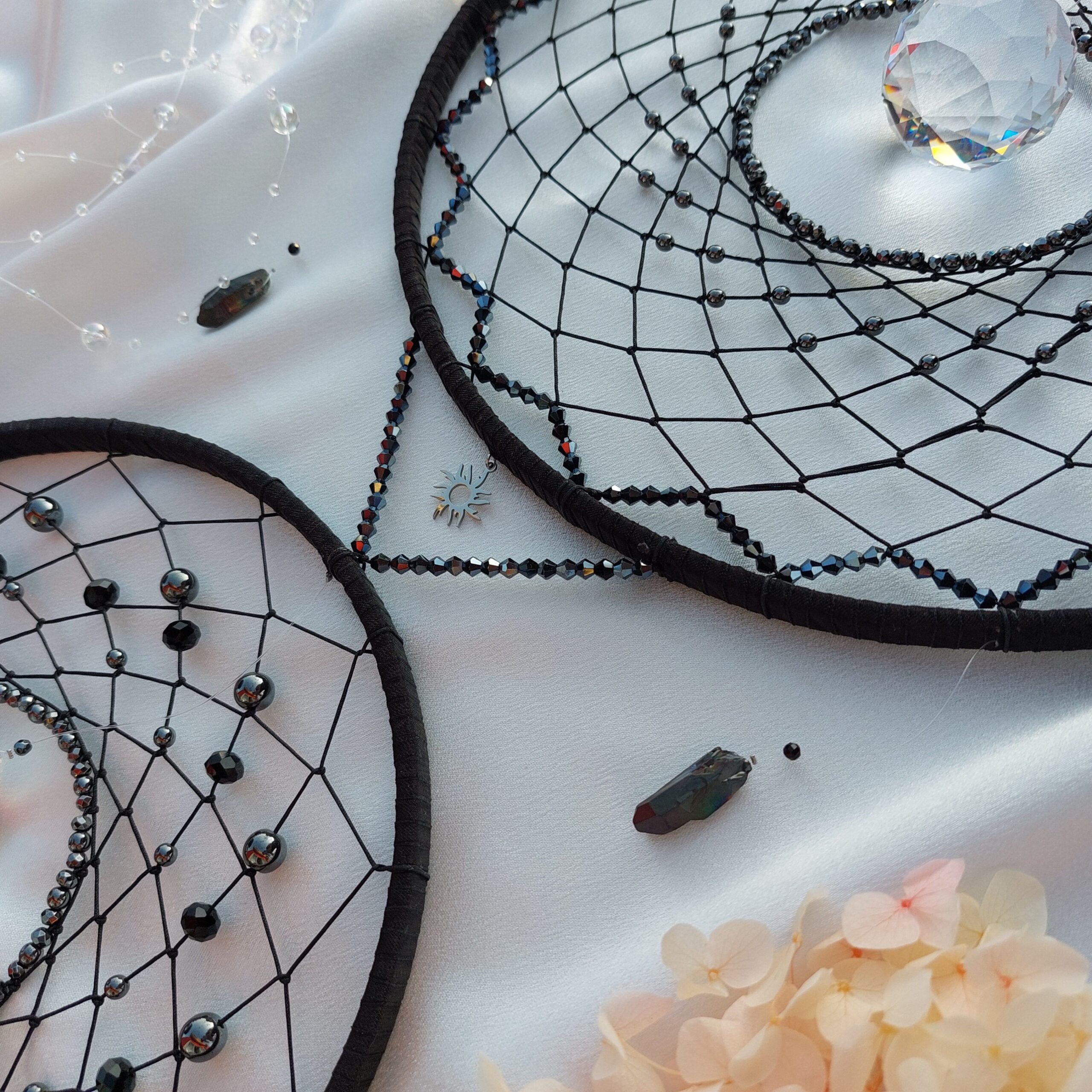 Päikese- ja unenäopüüdja Kolme Rõnga Maagia (must) - Image 2