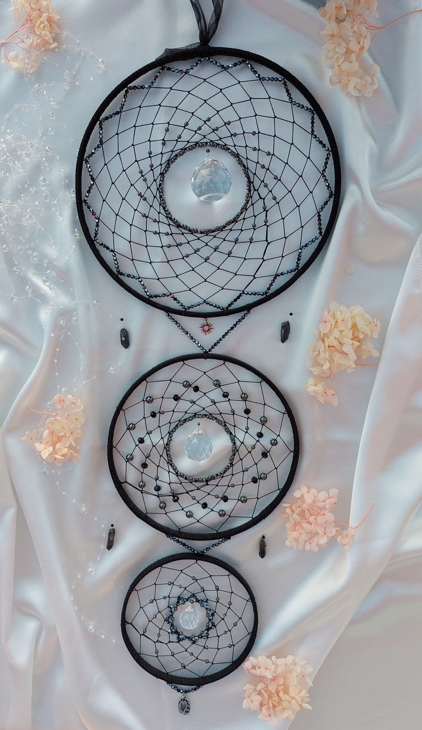 Päikese- ja unenäopüüdja Kolme Rõnga Maagia (must)