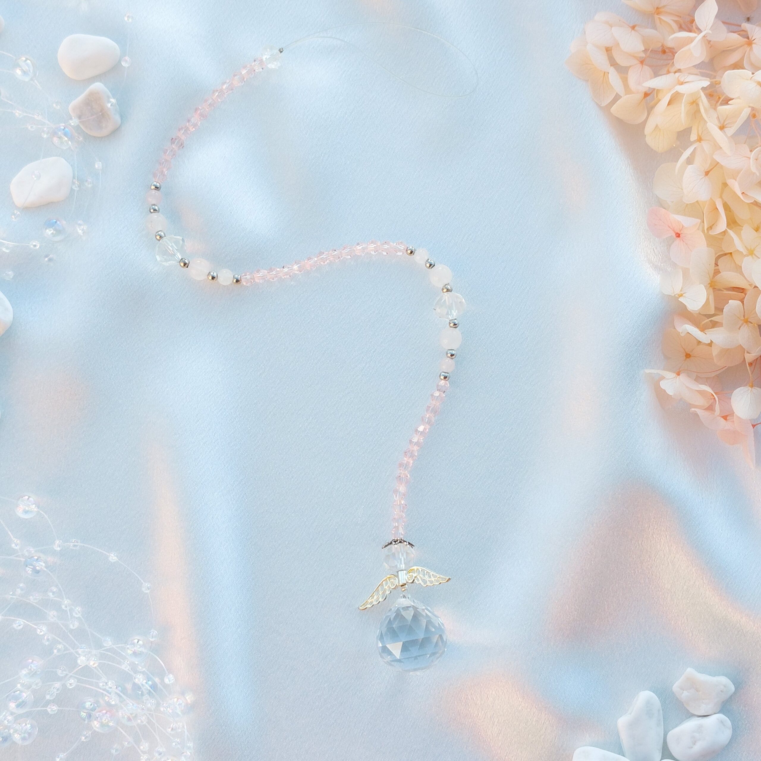 Väike päikesepüüdja roosa kvartsi ja ingliga