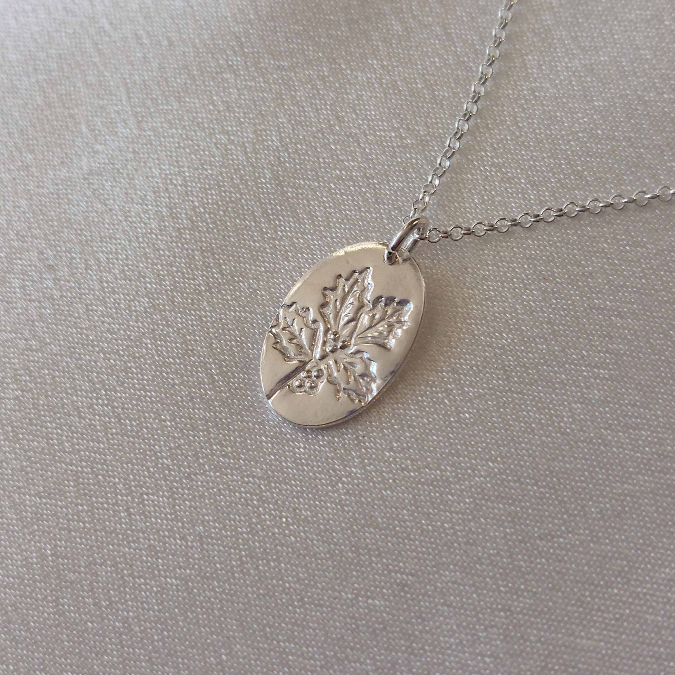 sünnikuu lill, detsember, iileks, astelpõõsas, ripats, kaelakee