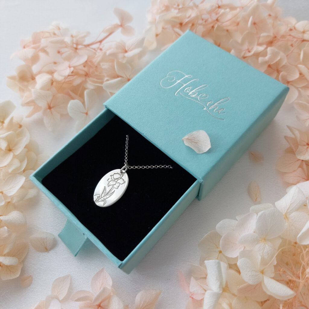 Hõbe, sünnikuu lill, nartsiss