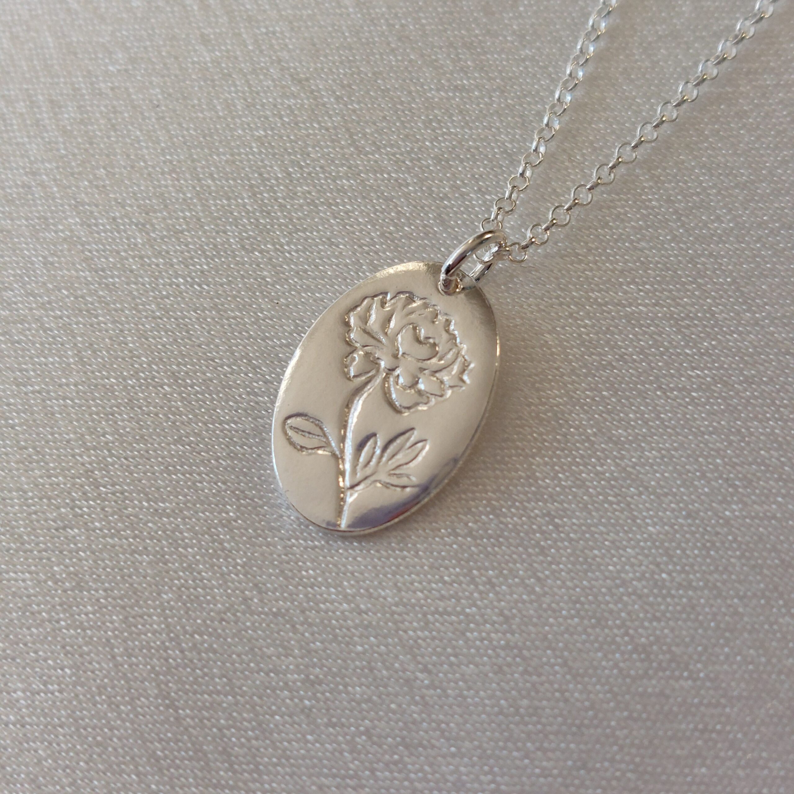 Sünnikuu lill, november, pojeng, ripats, kaelakee