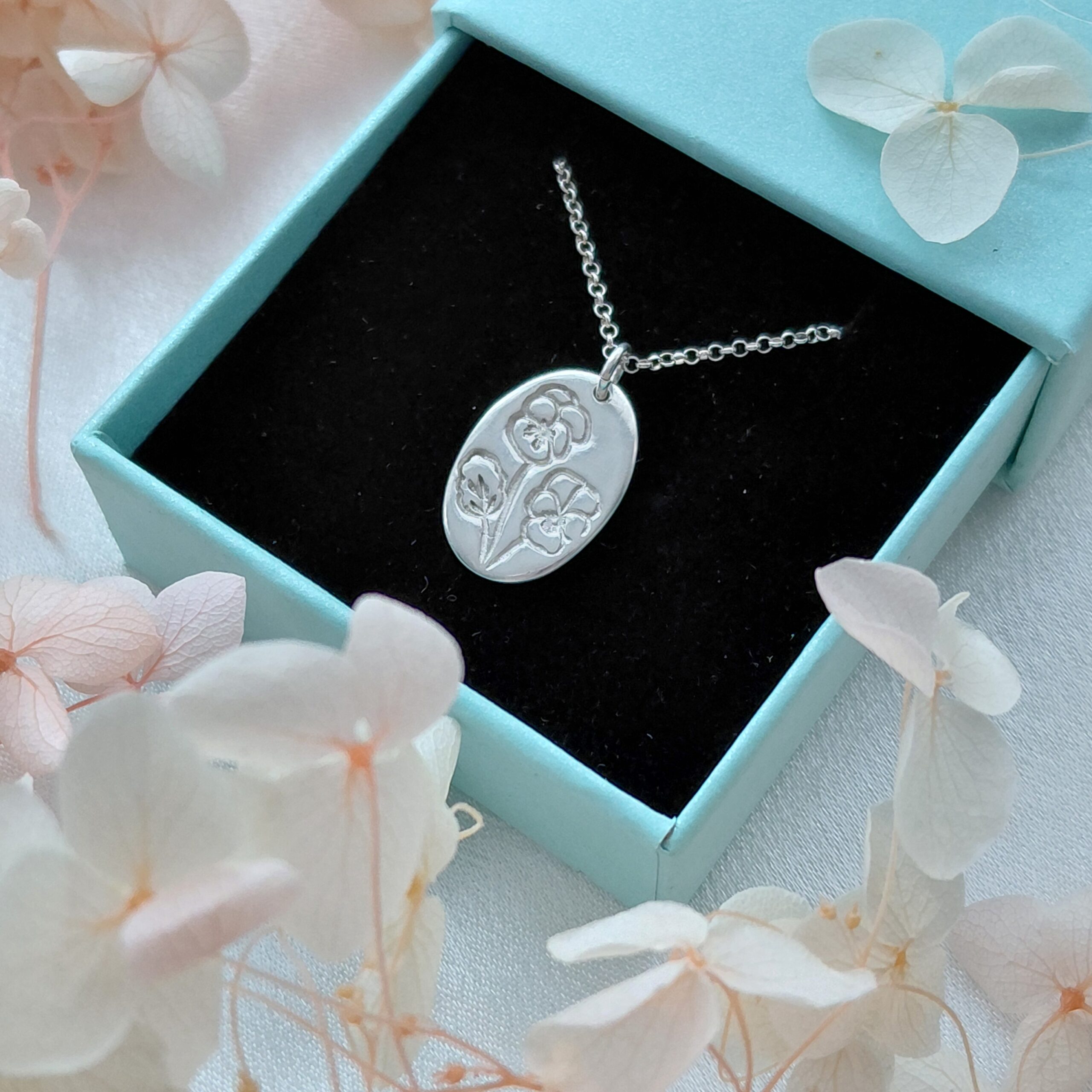 Ripats veebruari sünnikuu lillega - Võõrasema - Image 4