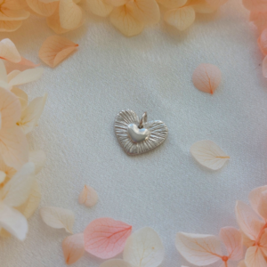 Südamekujulised ripatsid