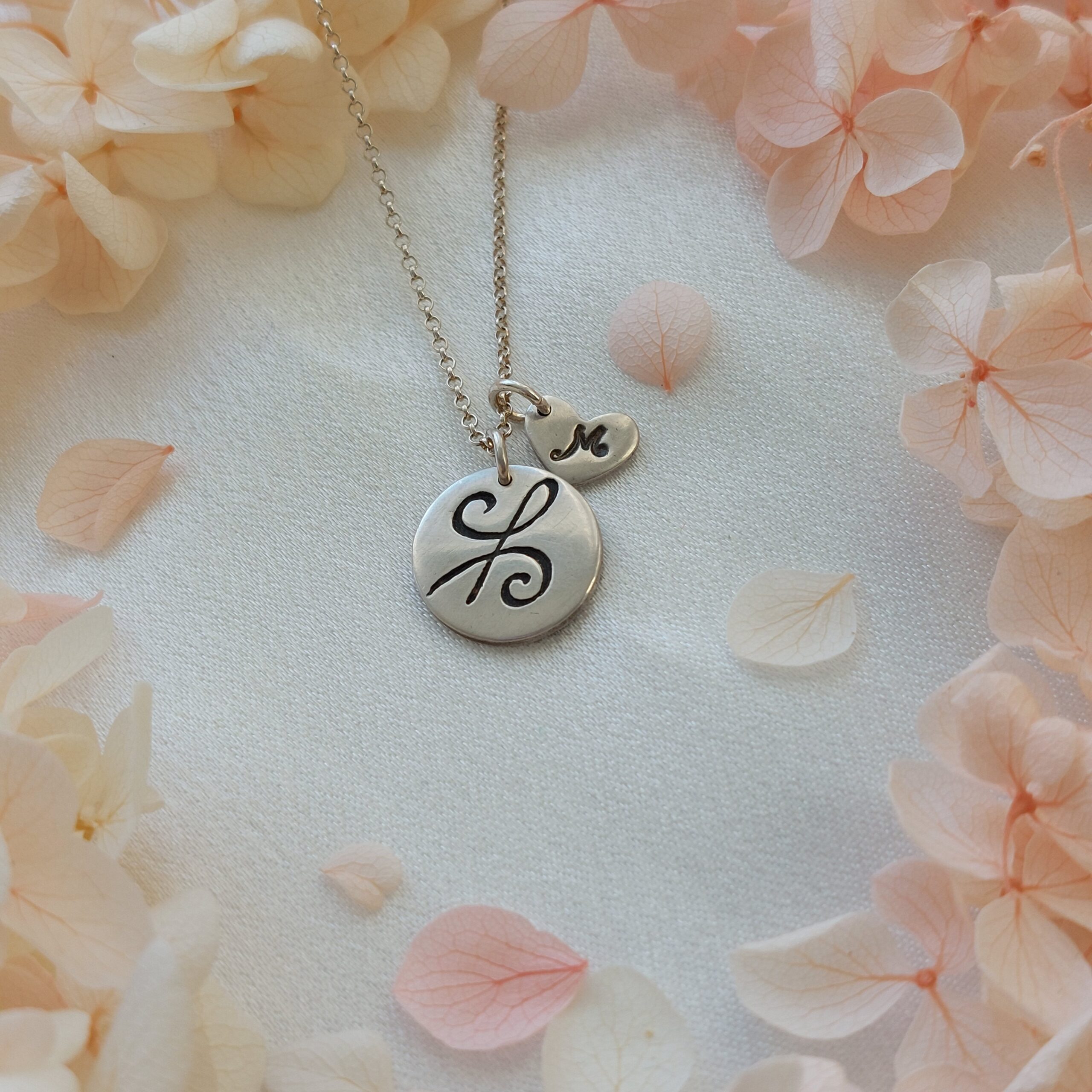 Kaelakee, sõprus, valentinipäev